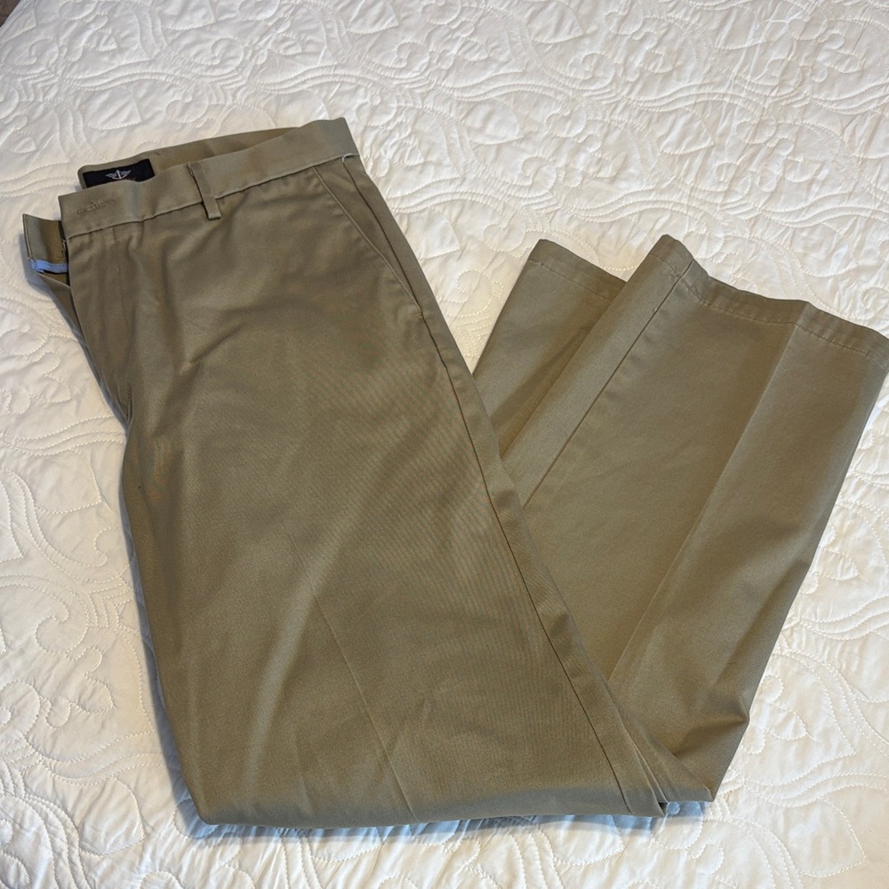 Dockers Men's Khaki Chinos